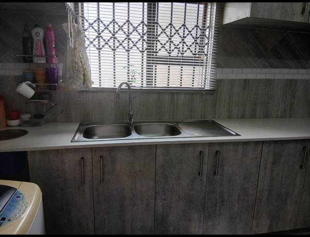 3 BEDROOM FREEHOLD FOR SALE IN MOUNTAIN VIEW